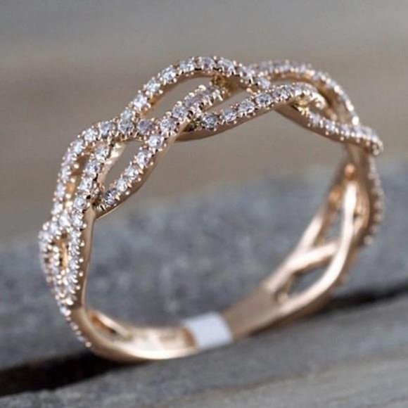 Elegant Gold Diamond Women's Ring - Picture 2 of 4